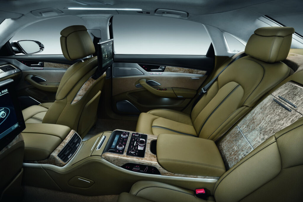 Audi A8, mai lung și mai puternic