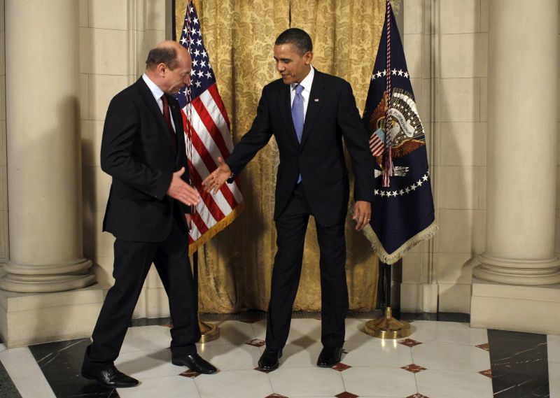 Băsescu a cinat cu Obama la Praga