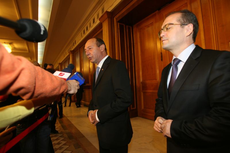 Băsescu: "Guvernul nu va sacrifica ţara pentru pacea socială"
