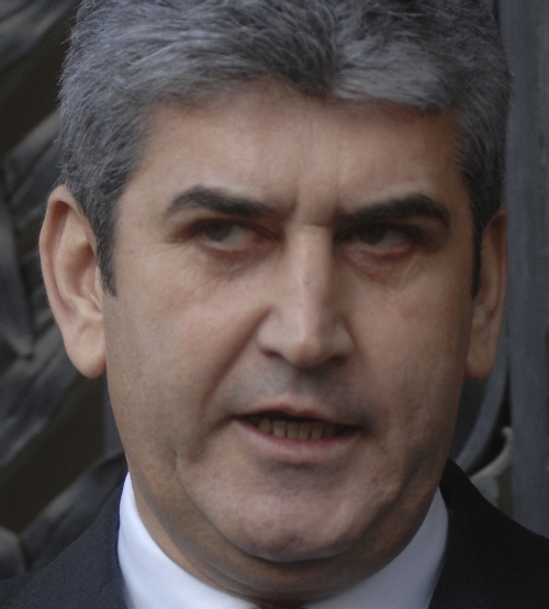 Boc a cedat: Guvernul nu mai taie pensiile militarilor