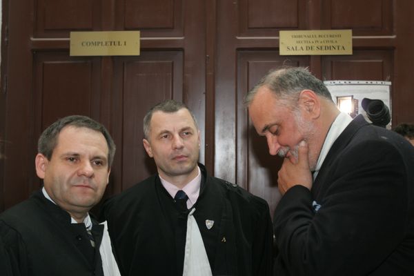 Când bogaţii plâng: miliardarii României, între gratii şi libertate