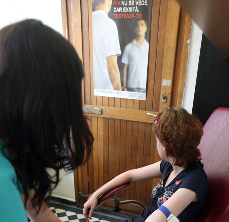 Criza îi loveşte pe bolnavii de HIV/SIDA