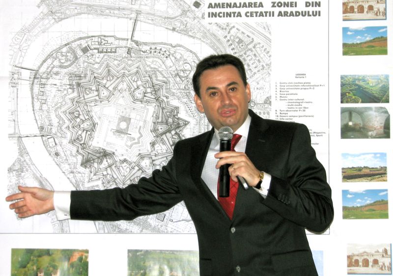 Falcă nu crede în complexele arădenilor