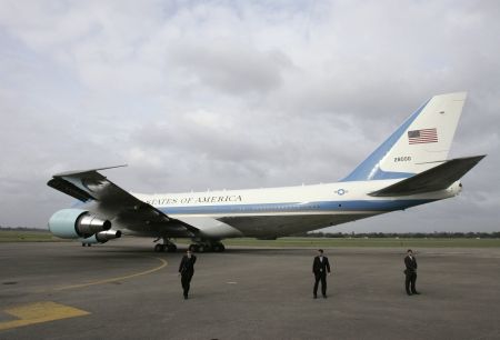 Fals poliţist, reţinut lângă Air Force One