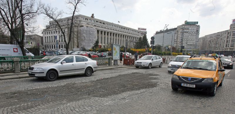 În faţa guvernului avem un drum de ţară
