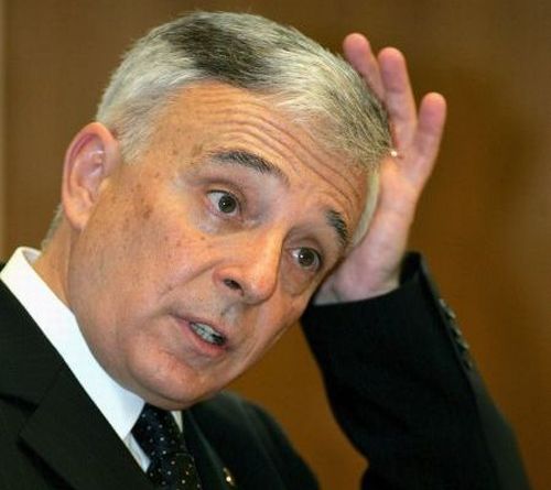 Isărescu, urmărit și la restaurant de obsesia cursului valutar