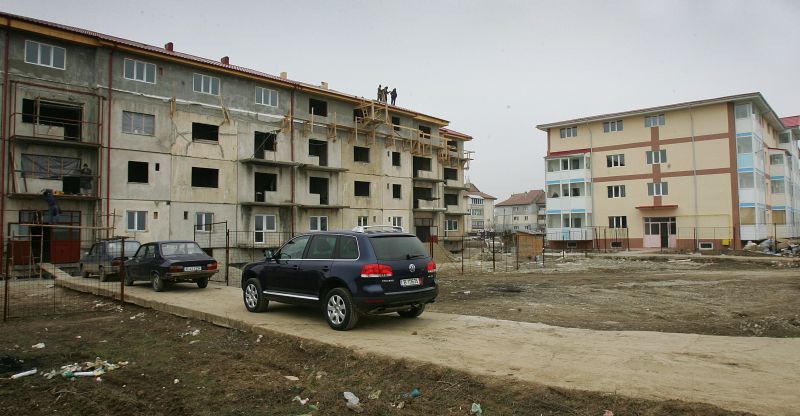 Locul de parcare, un lux în noile complexuri rezidenţiale