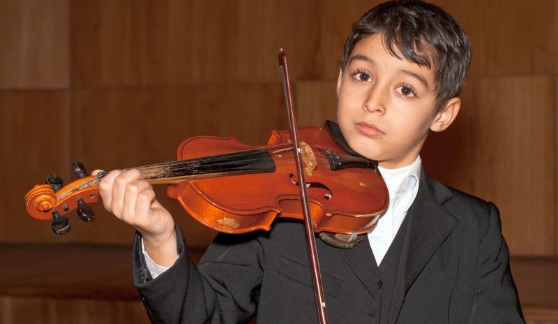 „Micul Paganini” va cânta pe străzi
