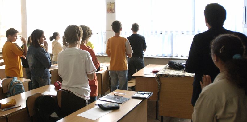 Ora de religie: „îndoctrinare” sau un strop de „morală”