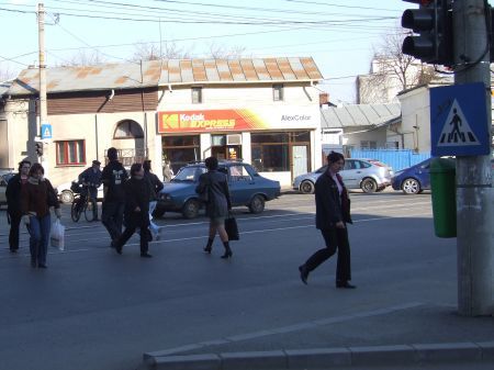 Poliţia, cu ochii pe şoferi la trecerea de pietoni