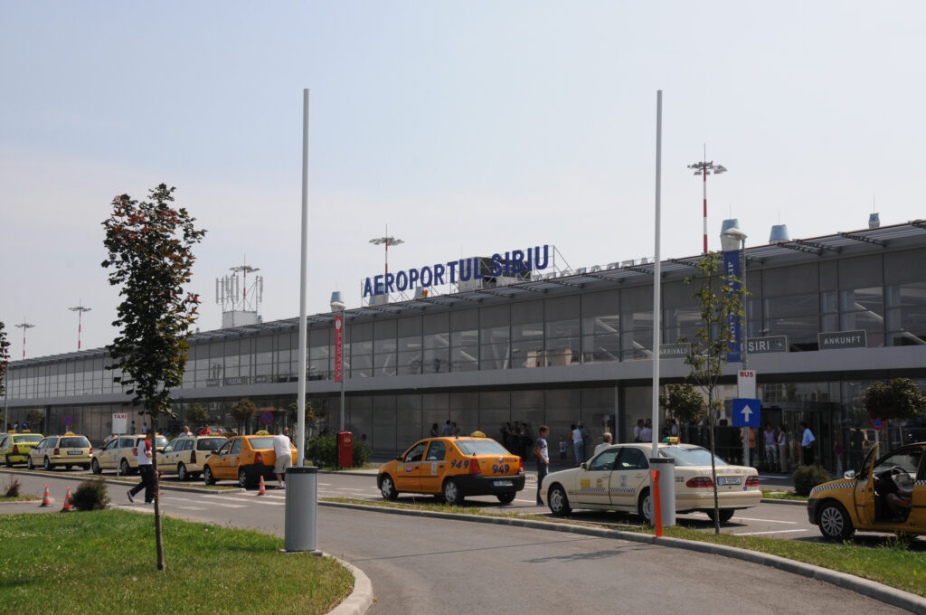 Terminalul Aeroportului Sibiu, plin de fisuri
