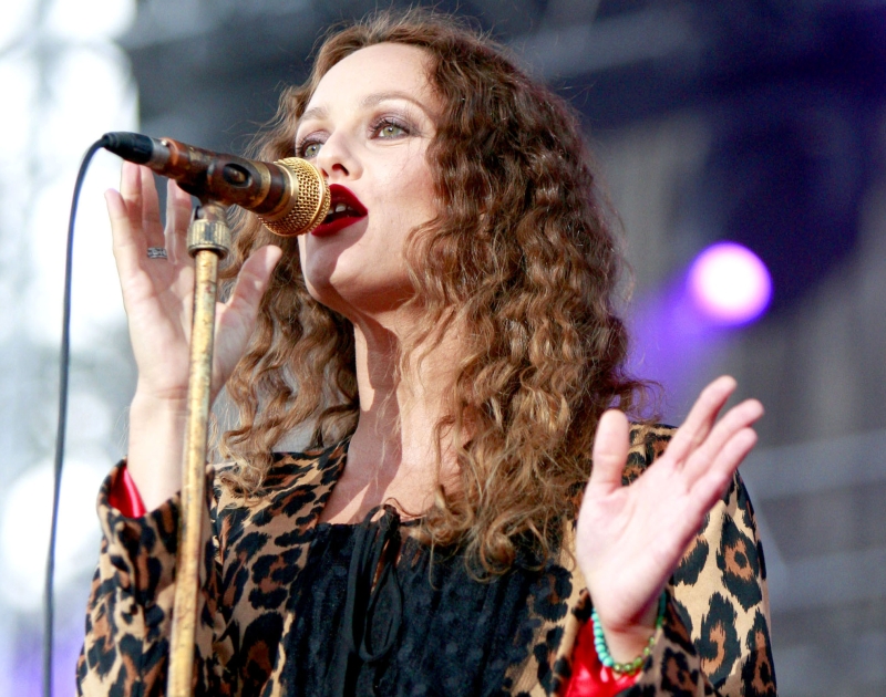 Vanessa Paradis lansează primul „best of” din carieră