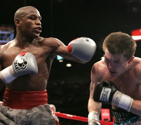 Box: Mayweather, victorie în faţa lui Mosley