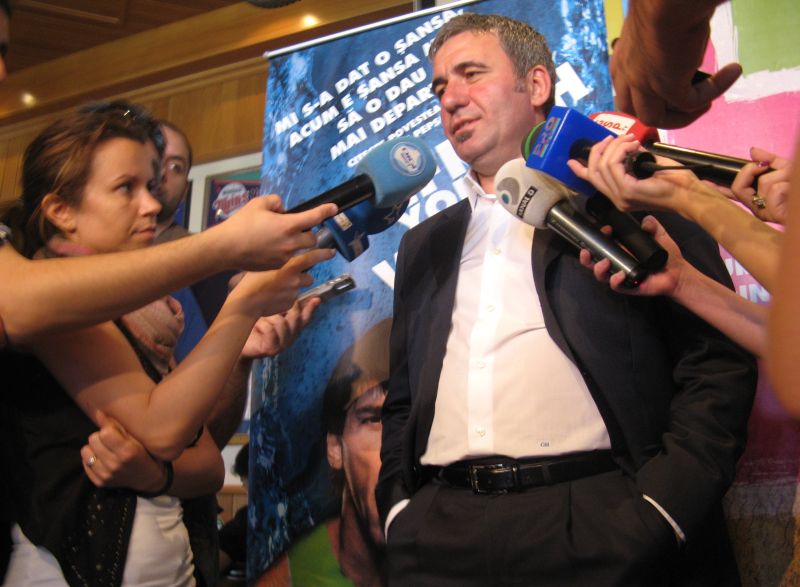Hagi îl ridică în slăvi pe Chivu şi îl „înţeapă” pe Mutu