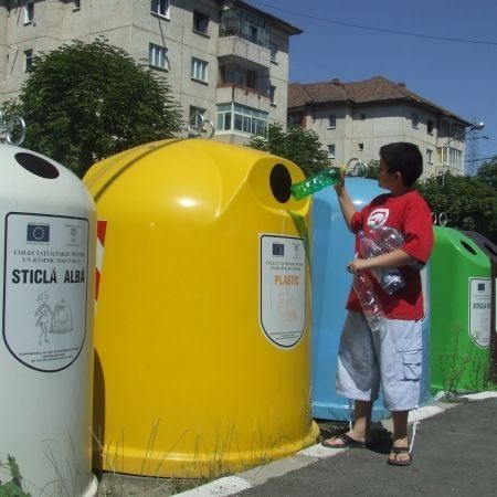 Hai să colectăm selectiv! Şi ţinem deşeurile la primărie