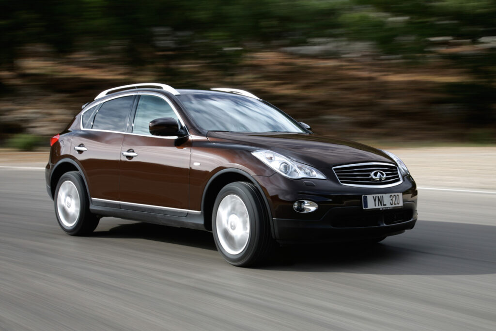 Infiniti lansează în România versiunea diesel a crossover-ului EX