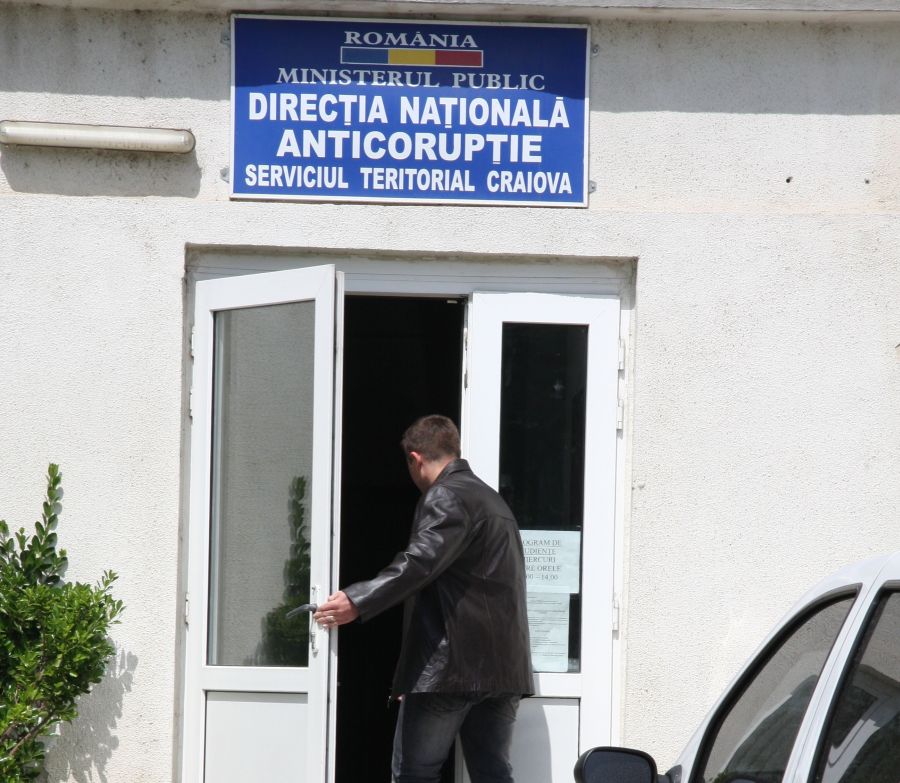 Judecători craioveni, “umflaţi” de DNA Bucureşti