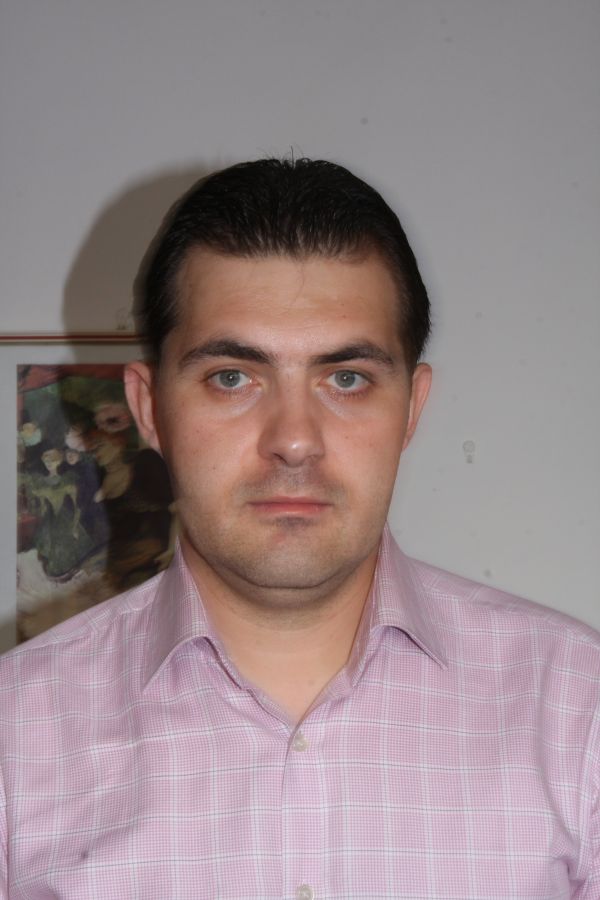 “Mai bine asistent în Italia, decât medic în România”