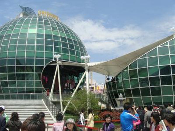 România la Shanghai: chinezii primiţi cu ţuică