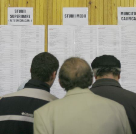 Se îngroaşă rândurile şomerilor