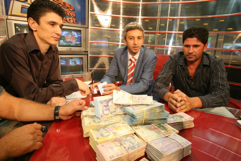 AMINTIRI DIN "GARSONIERĂ". Feţele lui Dan Diaconescu