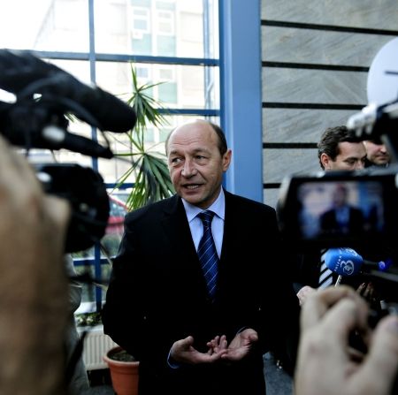 Băsescu face din moguli ameninţări la siguranţa naţională