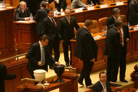 Blaga despre o moţiune de cenzură: „Cine o votează ar trebui exclus din PDL”