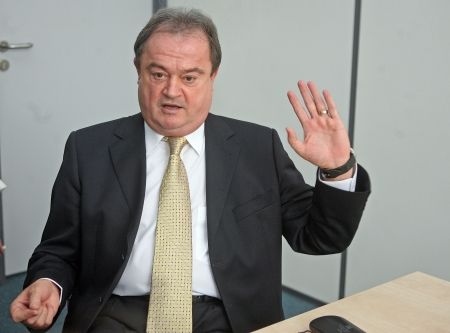 Blaga: „Ginerele meu nu mi-a spus că a participat la licitaţii cu statul”