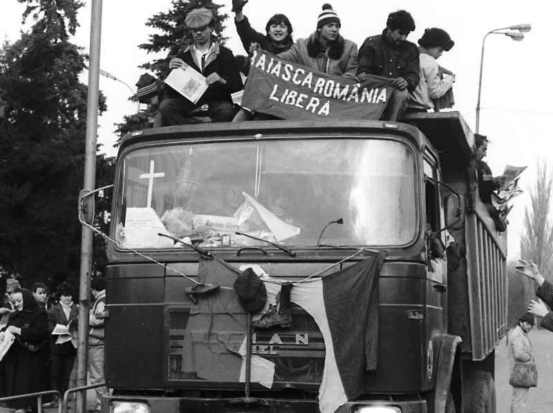 Emanaţii Revoluţiei: parlamentarii martiri, eroi după război