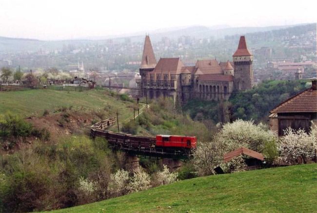 Mocăniţa care îşi caută viitorul