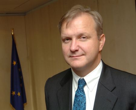 Olli Rehn: Retrogradarea ratingului Greciei este "surprinzătoare şi nefericită"