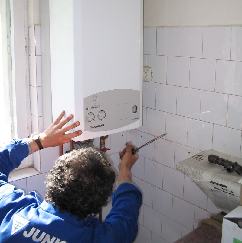 Românii dau iama la centrale de apartament