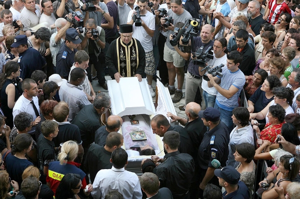 5.000 de oameni şi-au luat rămas-bun de la Mădălina