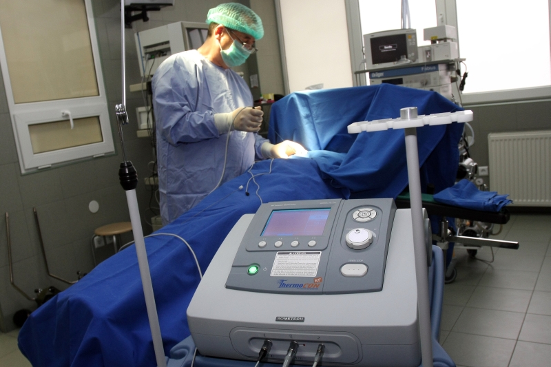 Aparatul care "topeşte" tumorile benigne