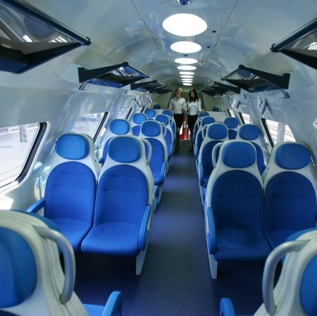 Călători CFR, nemulţumiţi de lipsa de comunicare a personalului din tren