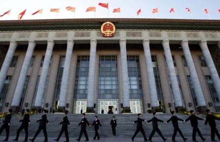 China ar trebui să renunţe la investiţiile în dolari