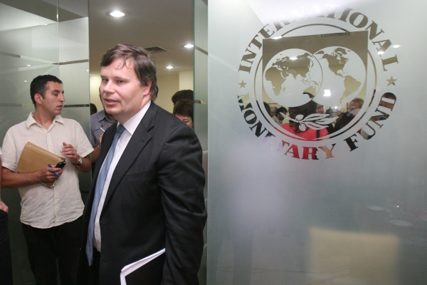 FMI: atenţie la creditele neperformante!