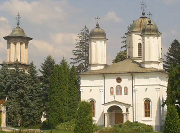 Incendiul de la Arhiepiscopia Râmnicului, stins
