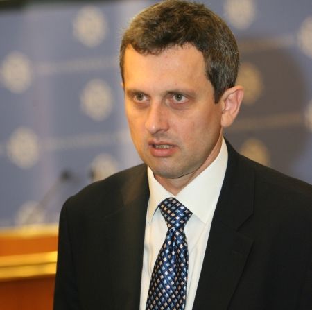 Lazea, BNR: Pentru pensii mari şi asigurări de sănătate, investiţi în sistemul privat