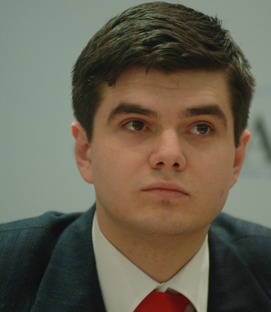 Mădălinei îi datorăm măcar decenţă!