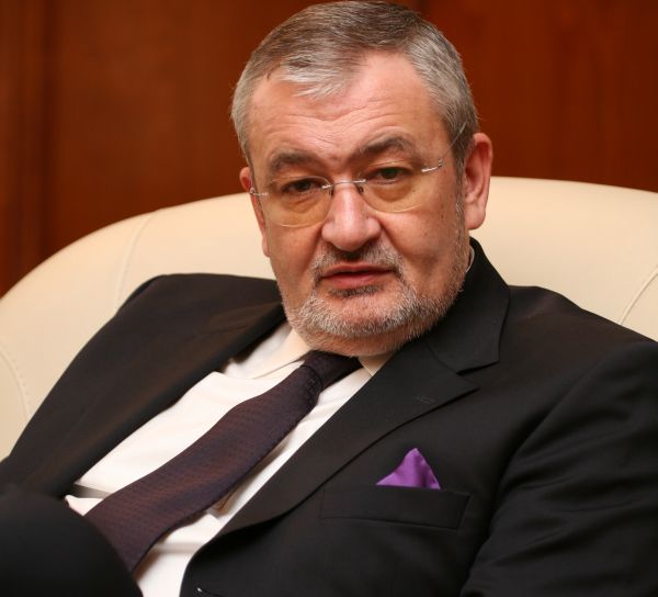 Planul secret al lui Boc: cota la 10%, TVA de 25%