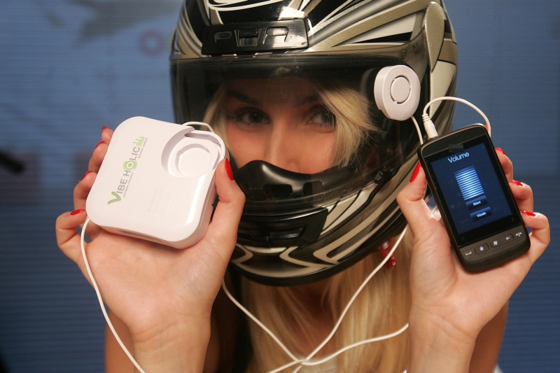 VibeHolic: Cum îţi transformi casca de motociclist în sistem audio