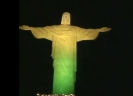 VIDEO: Spectacol de culoare. Statuia lui Hristos din Brazilia, redată turiştilor
