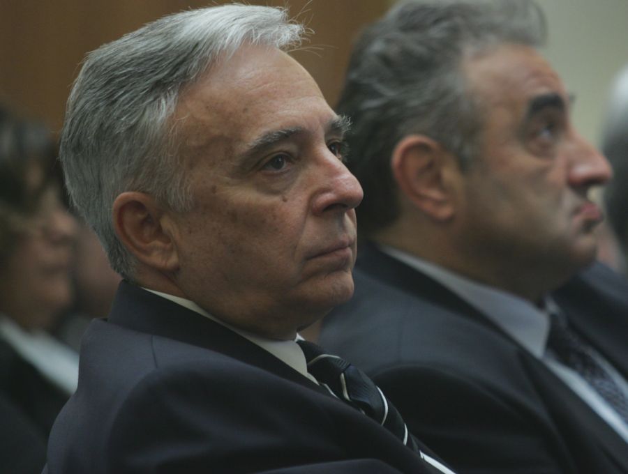 Vlădescu şi bancherii, convocaţi în secret de Isărescu