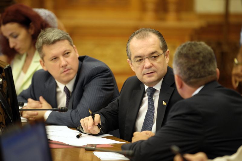 Averile demnitarilor, desecretizate de faţadă