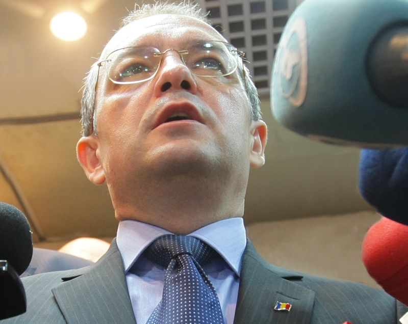 Bani pentru ajutoare sociale la rectificare