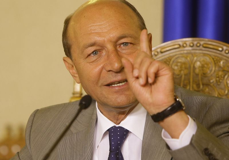 Băsescu: "Să vorbim şi despre risipa din sistemul medical"