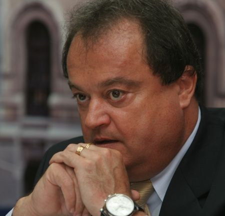 Blaga: nici Obama nu poate răspunde când vor creşte salariile
