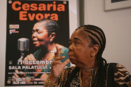 Cesária Évora revine pe scenă. Concertele din România se vor susţine