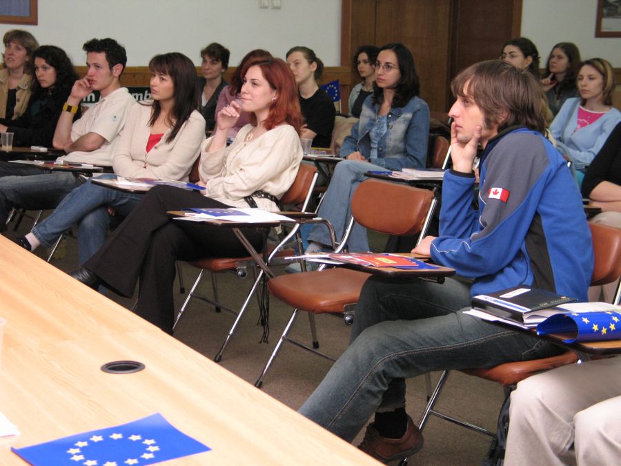 Chiriaşi de vară, la schimb cu studenţi
